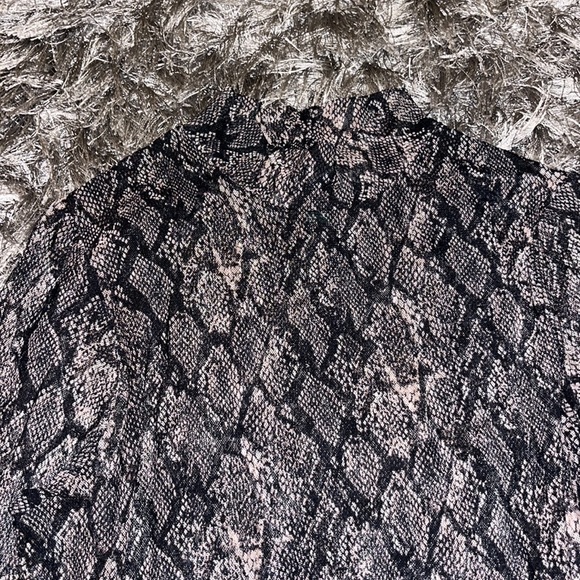 Snake Print Sheer Cropped Mock Neck Long Sleeve - Picture 2 of 3